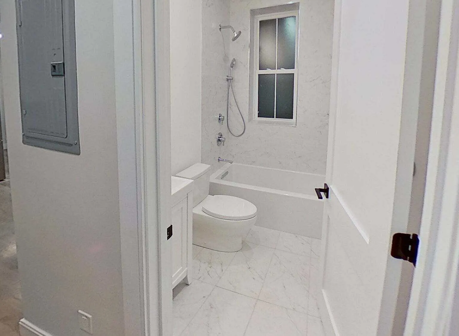 2 bed, $3,300 — Photo 4