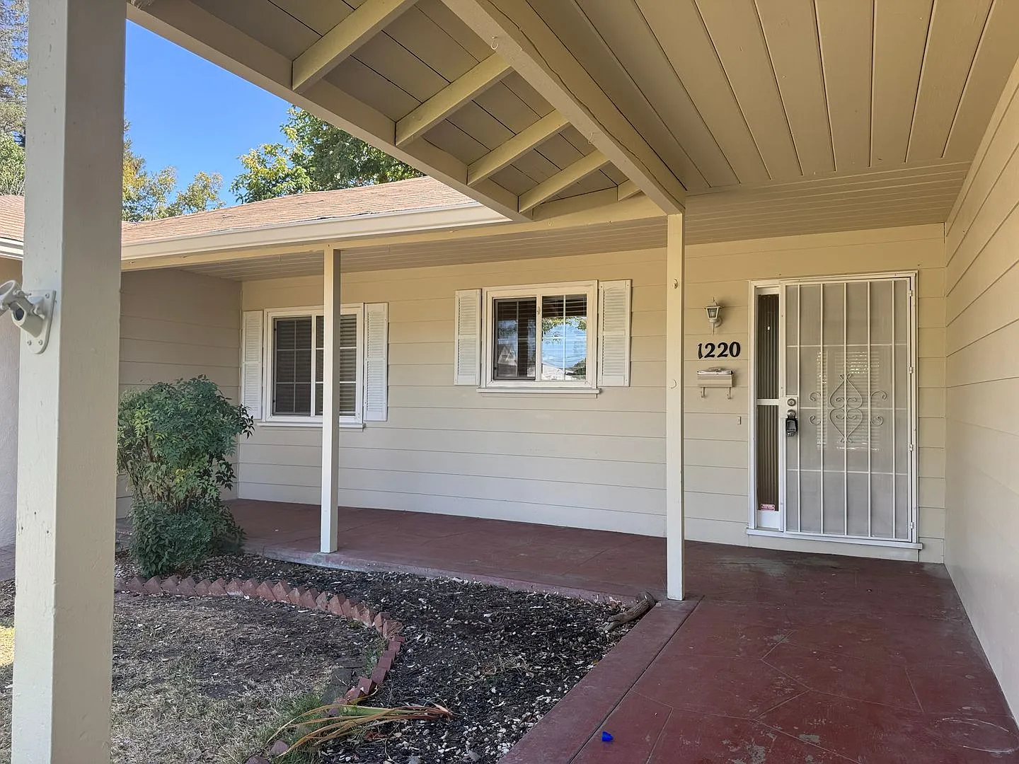 Three Bed, One Bath Home In Lincoln Village — Photo 2