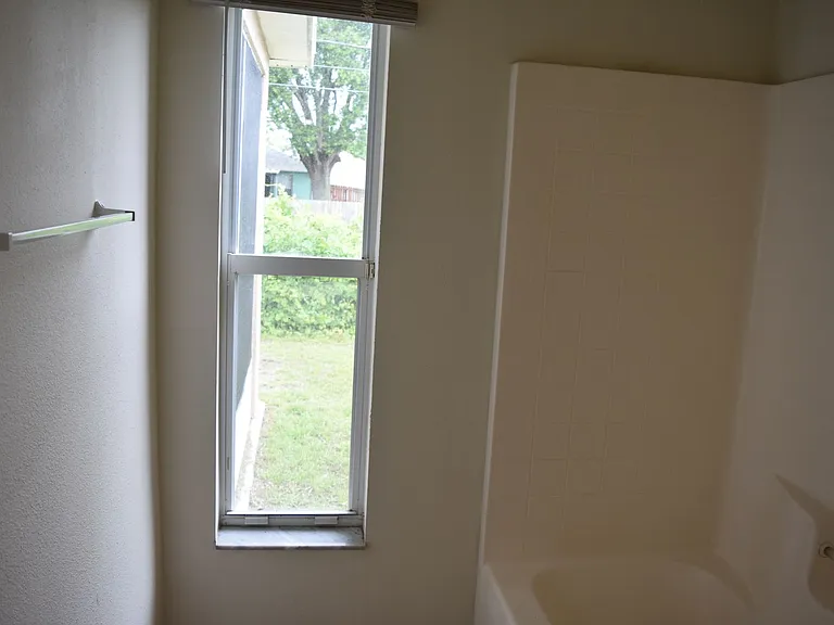 334 Bordeaux Ave NE — Photo 24