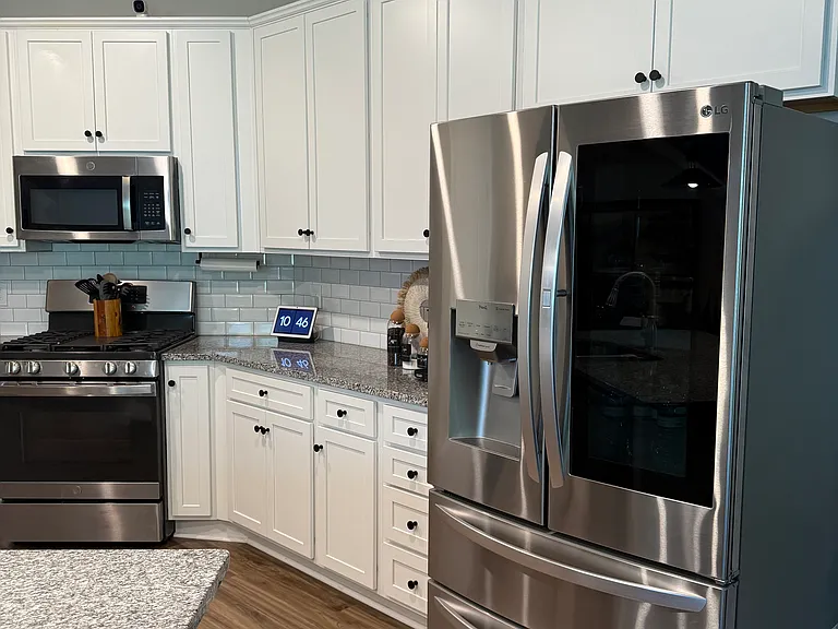 306 Clarendon Ct — Photo 8