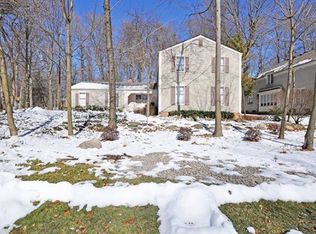 21268 Woodhill Dr, Northville, MI 48167