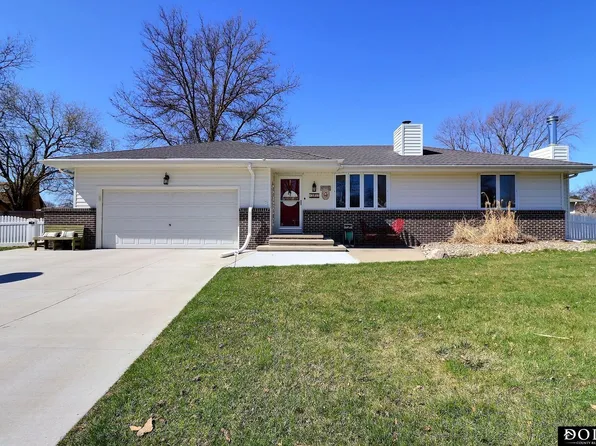 2833 Hogan Cv, Fremont, NE 68025