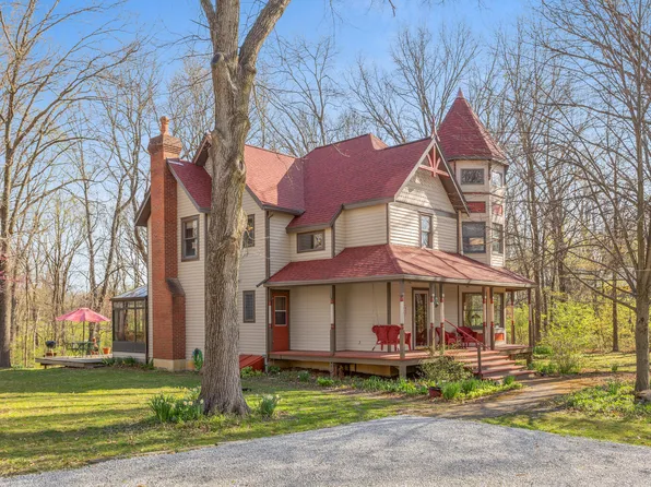 392 County #D, Mahomet, IL 61853