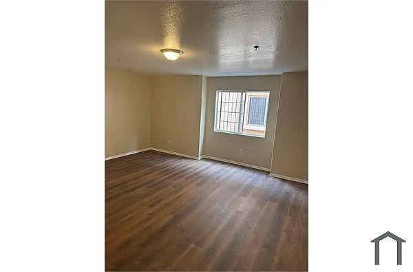 Building Photo - 1276 W 39th St #2