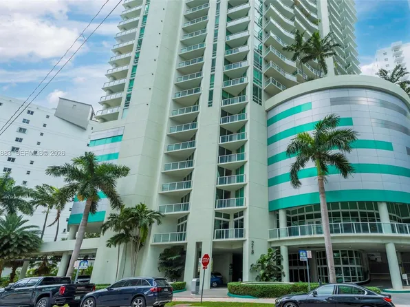 218 SE 14th St, Miami, FL