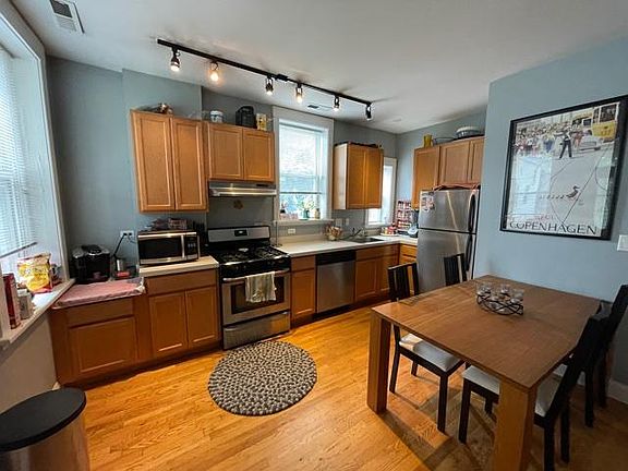 2nd image of 2543 W Wabansia Ave #1