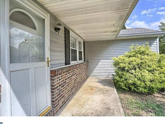 3rd image of 643 Christopher Dr