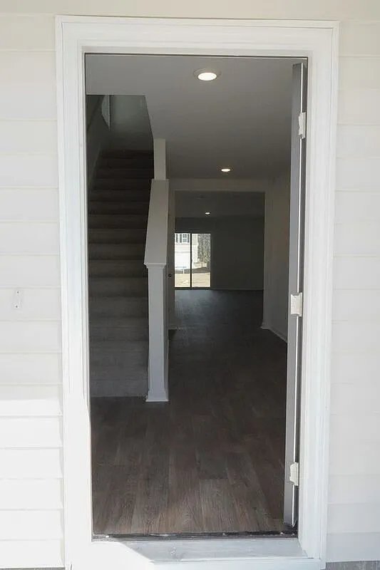 5 bed, 3.0 bath, 2361 sqft, $2,500 — Photo 4