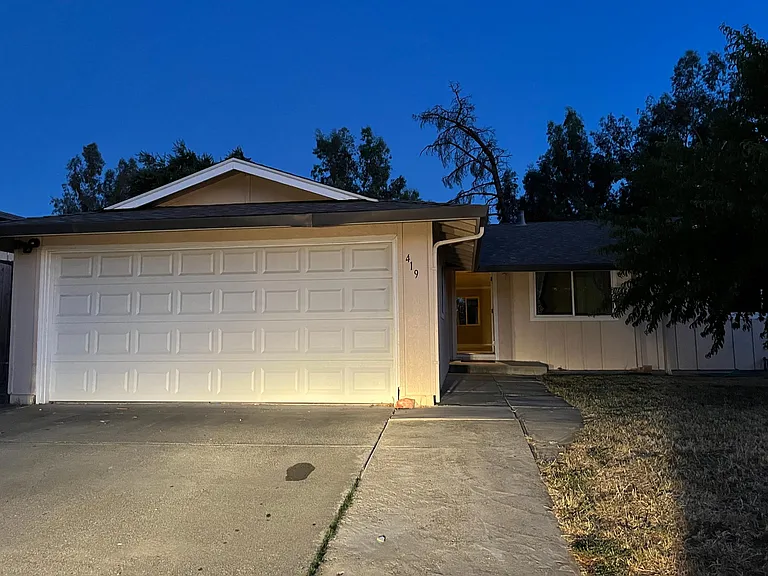 419 Manchester Way — Photo 1