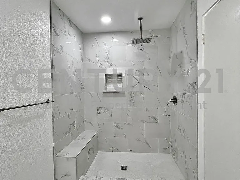 1914 W Northgate Dr — Photo 22