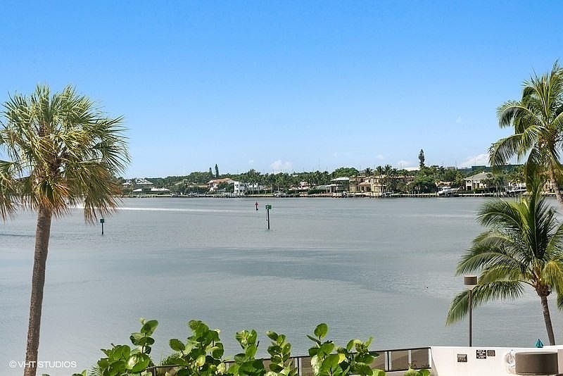 1st image of 100 Lakeshore Dr APT 253