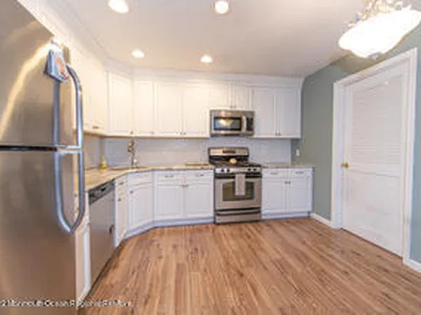 174 Tulip Ln, Freehold, NJ 07728