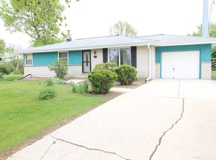 4468 S 36th St, Greenfield, WI 53221