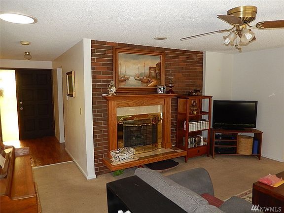 4th image of 870 NE Sutton Pl