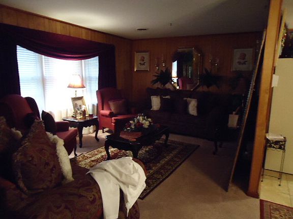 3rd image of 208 Gordon Dr
