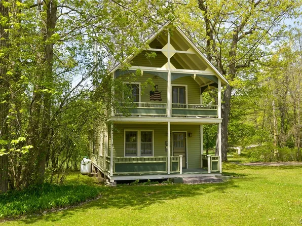 17180 Park Ave, Wellesley Island, NY 13640