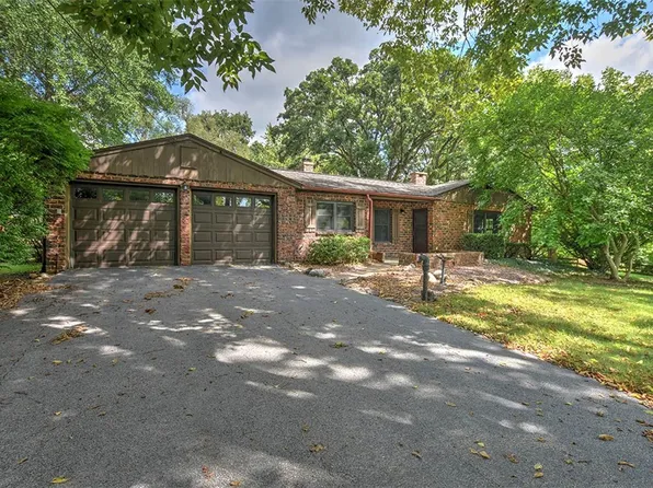 180 W Hickory Point Rd, Forsyth, IL 62535