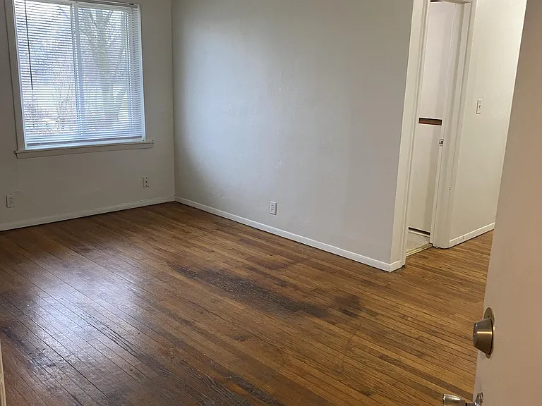 202 S Lynn St #5 — Photo 6