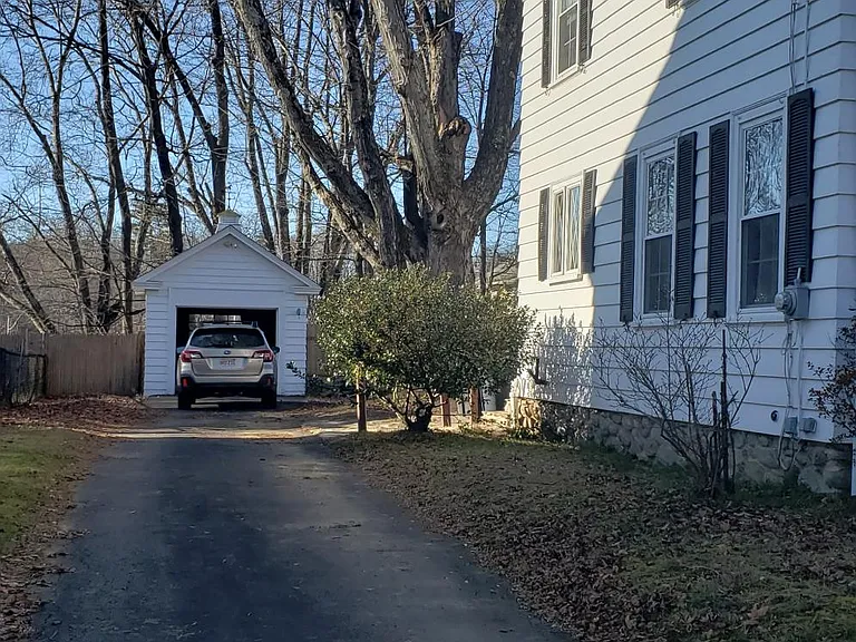 52 Newell Ave — Photo 16