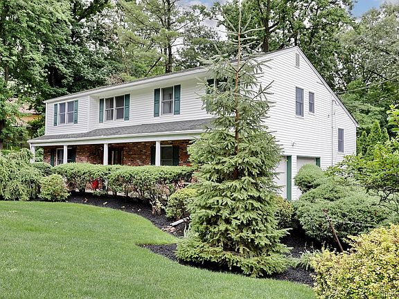 2nd image of 32 Newport Avenue