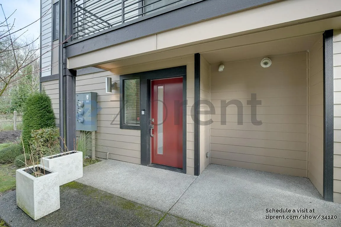 4 bed, 3.5 bath, 2263 sqft, $3,200 — Photo 2
