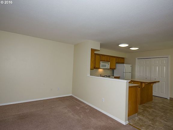 Picture doesnot reflect the new granite counter tops