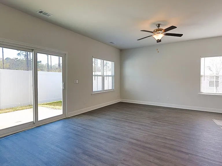 570 Governor Treutlen Cir — Photo 4