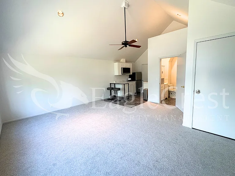 1211 Yellowhawk Way #B — Photo 9
