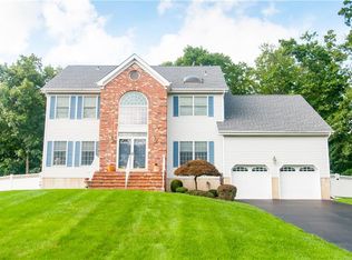 2 Eric Ct, Monroe Township, NJ 08831