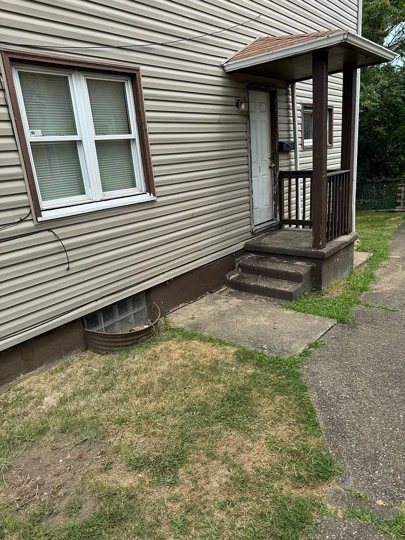 907 Union Ave — Photo 1