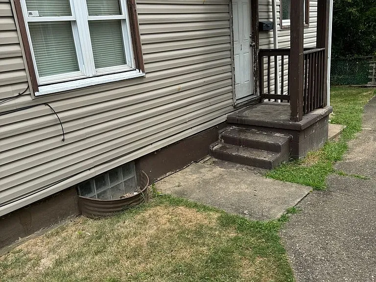 907 Union Ave — Photo 1