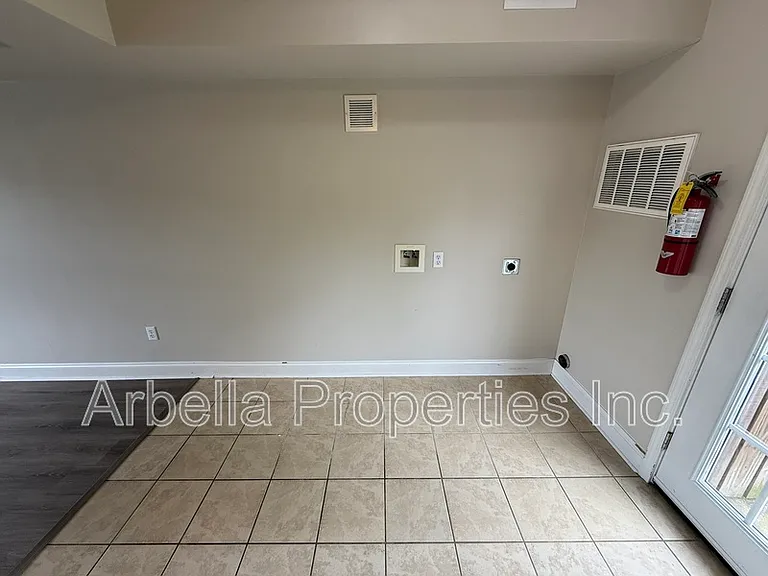 133 Walker St — Photo 10