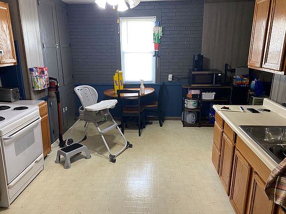 4th image of 205 Fisher St