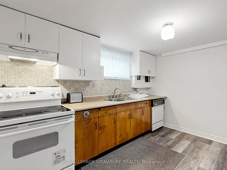 103 Cummer Ave #LOWER — Photo 12