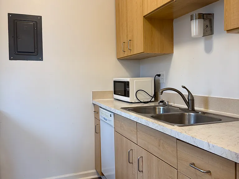 711 Burcham Dr — Photo 20