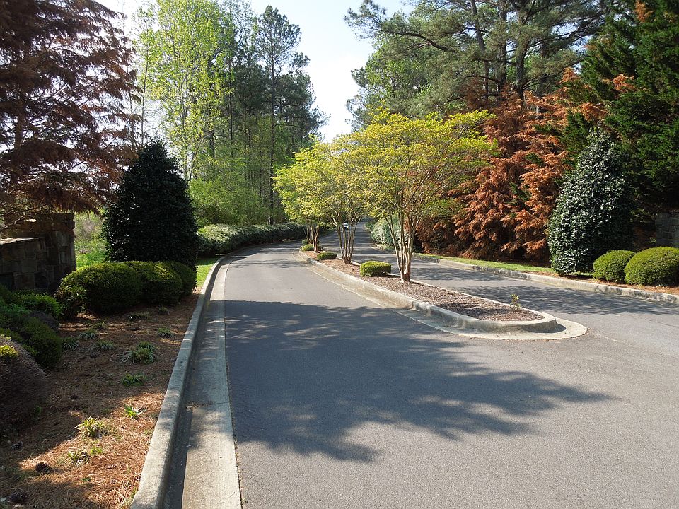 Entry to Castlewood 