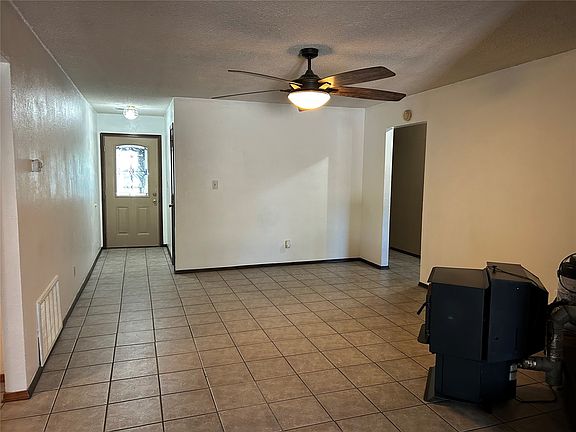 5th image of 2408 Sarah Ln