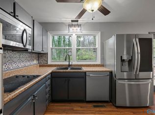 9527 Hemlock Dr SE, Huntsville, AL 35803