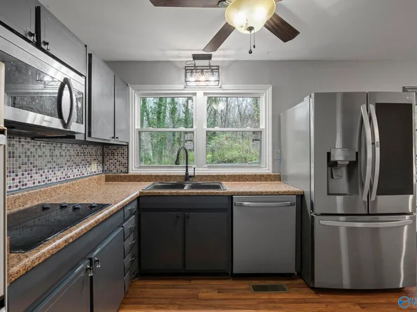 9527 Hemlock Dr SE, Huntsville, AL 35803