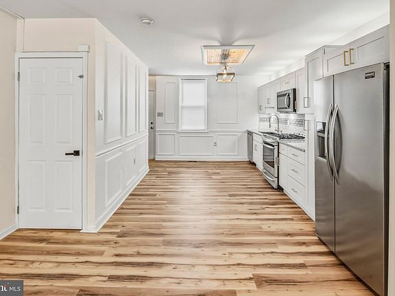 4th image of 108 Middlesex St
