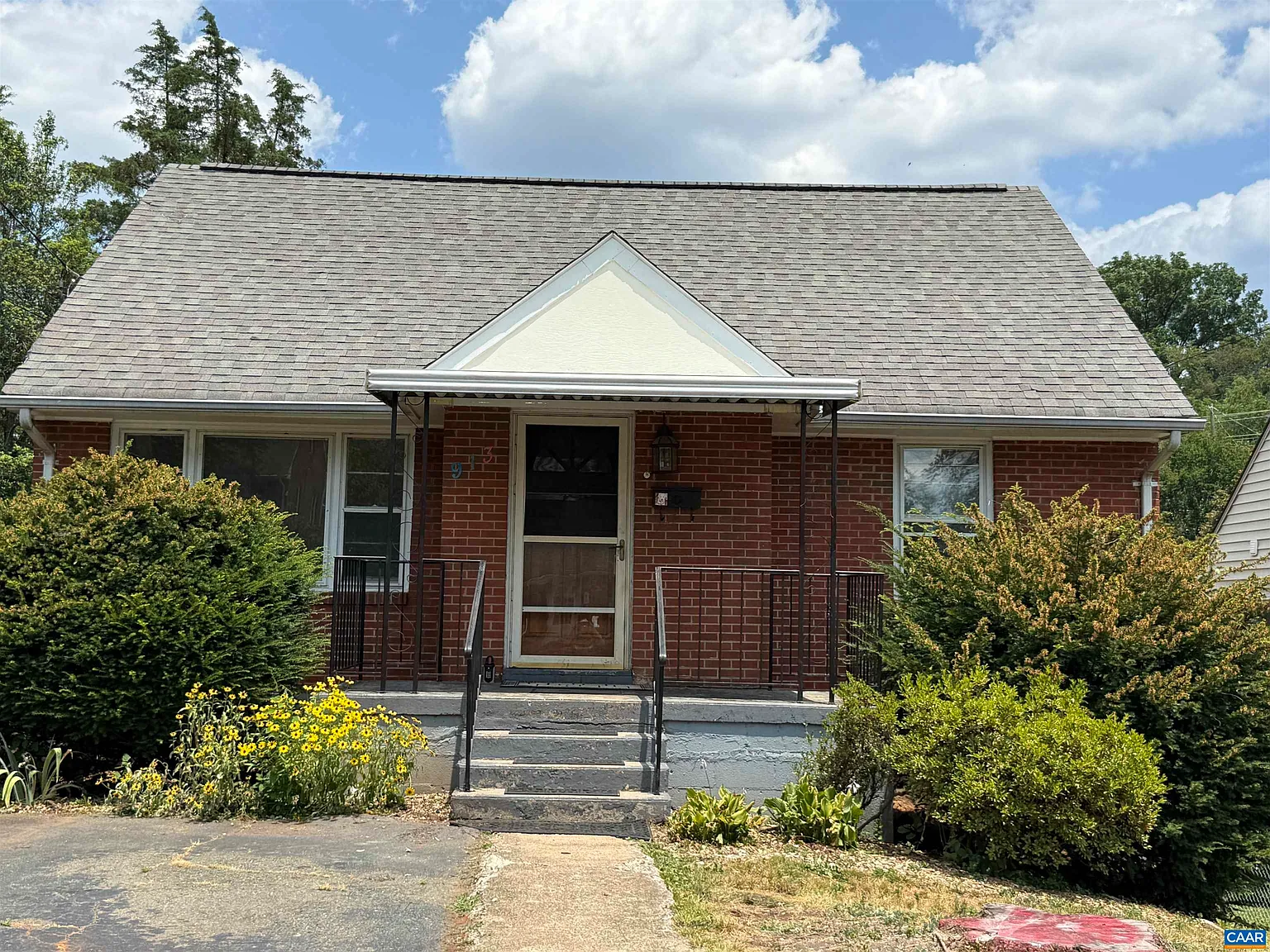 5 bed, 2.0 bath, 2288 sqft, $2,995 — Photo 1