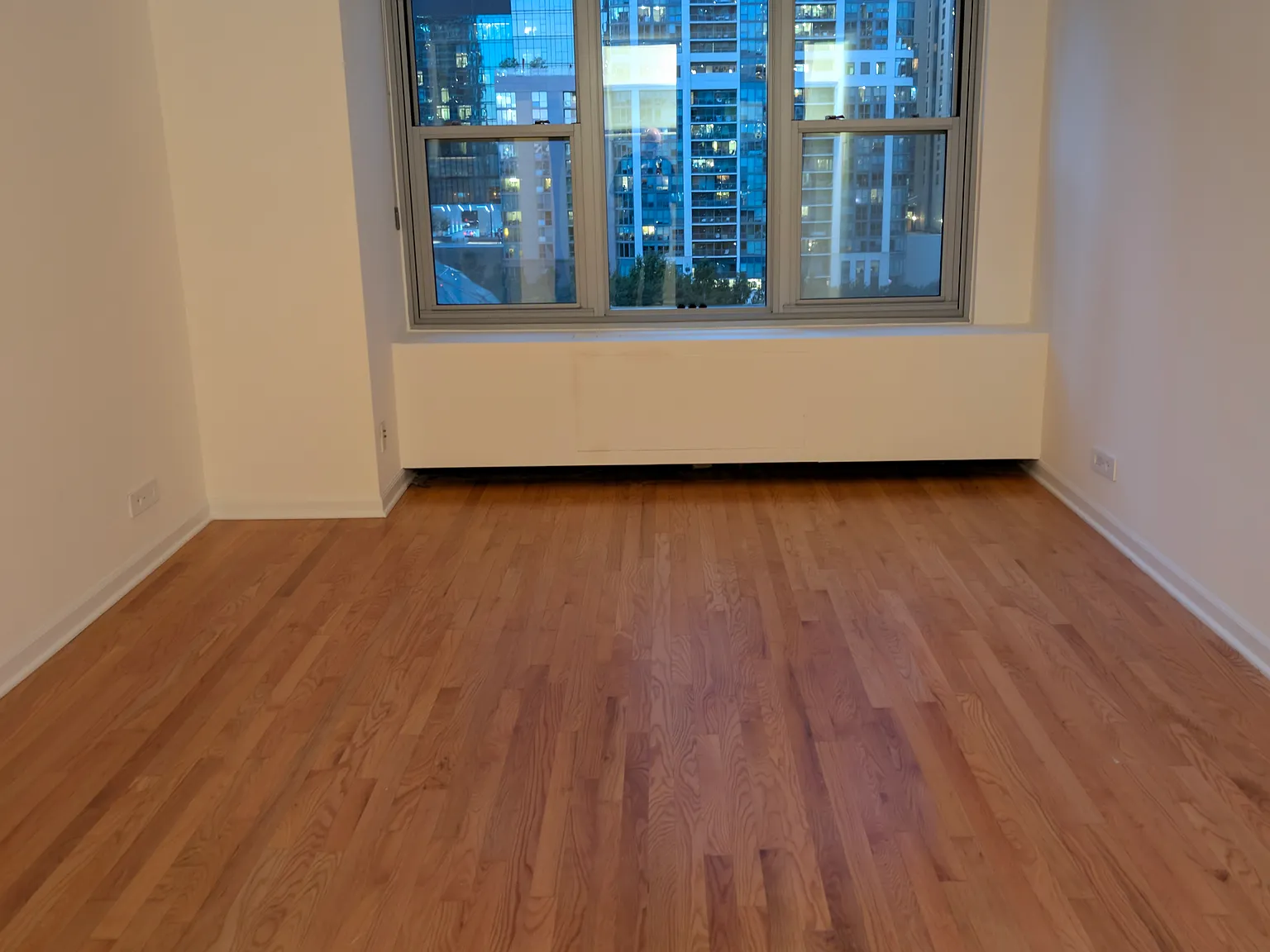 400 E Randolph St — Photo 4