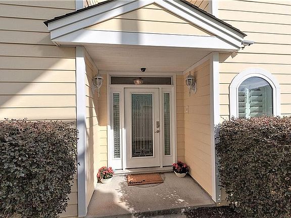 4th image of 561 S Atlantic Ave