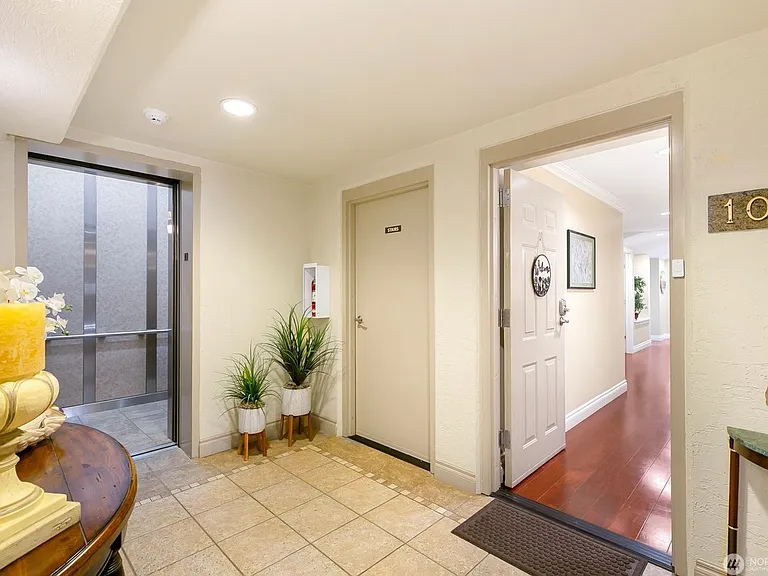 2100 Thorndyke Ave W #101 — Photo 7