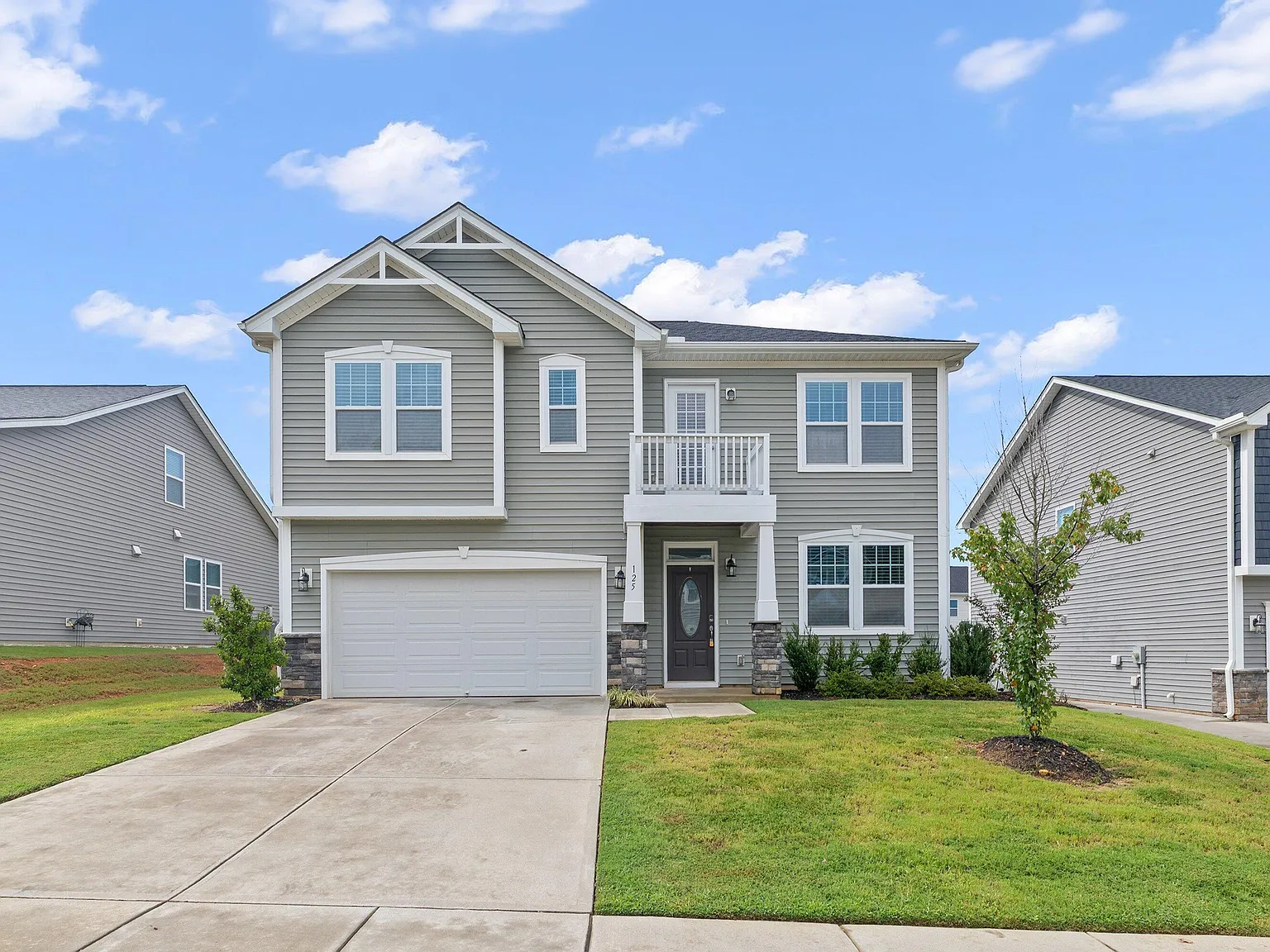 3 bed, 2.5 bath, 2117 sqft, $1,875 — Photo 2