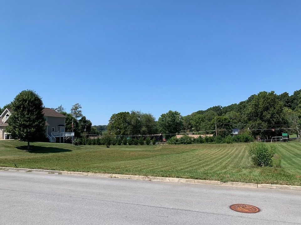 2nd image of 168 Peppertree Dr