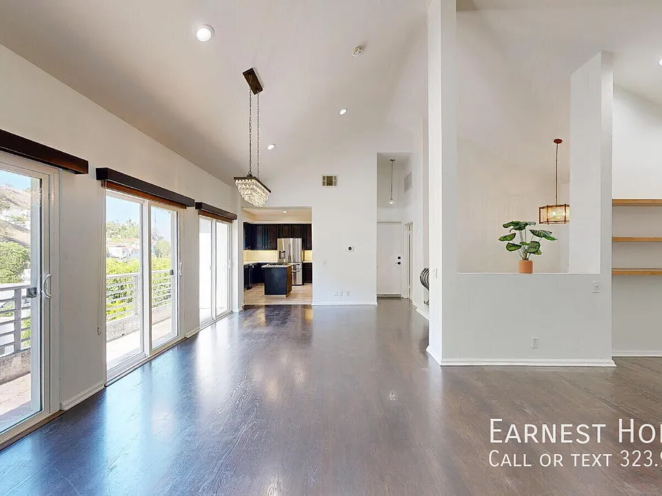 3500 Coldwater Canyon Ave