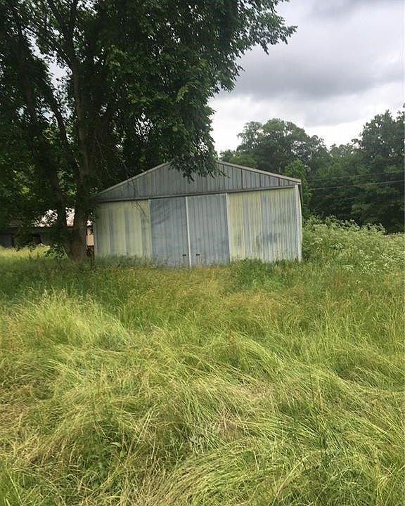 2nd image of 4223 Woodville Pike