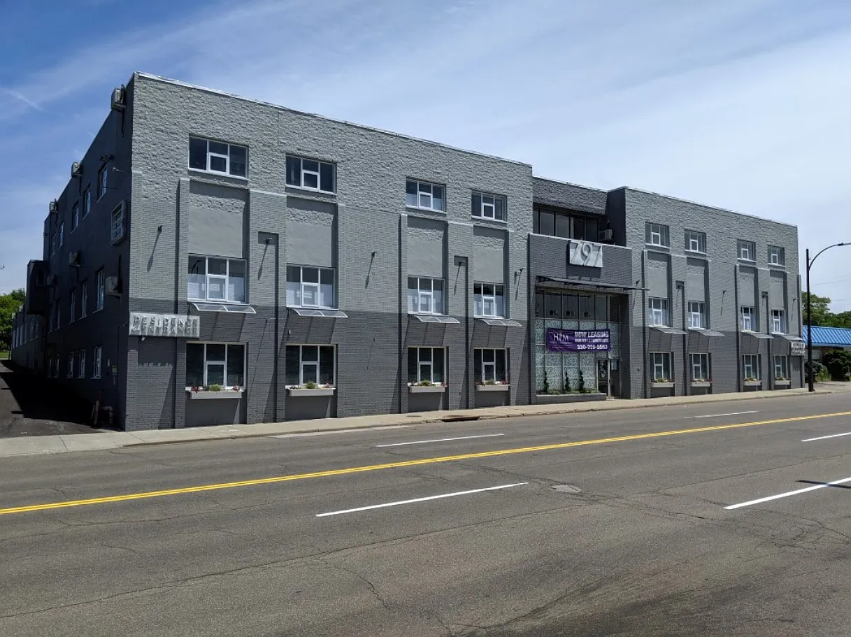 797 Building — Photo 1