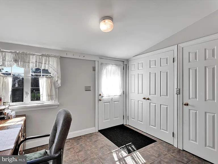 19 Beechwood Rd — Photo 10